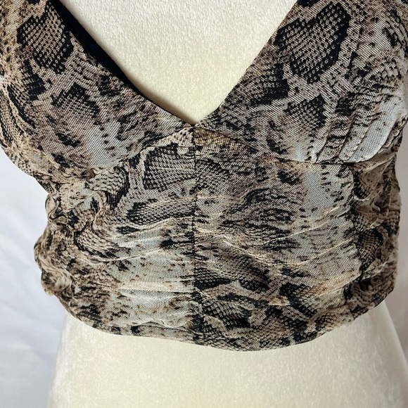 PAPEROC SNAKE PRINT CROP CAMI TOP, sz L - Picture 3 of 7